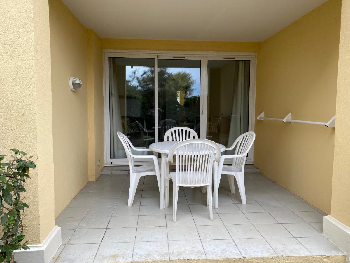 Appartement moderne en résidence privée face à la mer Hyères Exterior foto