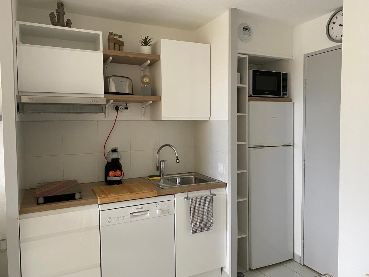 Appartement moderne en résidence privée face à la mer Hyères Exterior foto