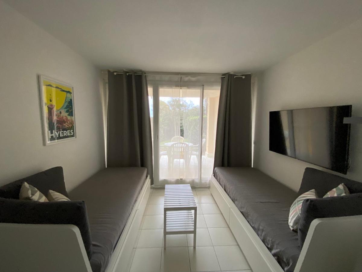 Appartement moderne en résidence privée face à la mer Hyères Exterior foto